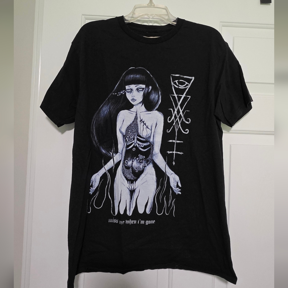 Teen Hearts Black Graphic T-Shirt with Artistic Design